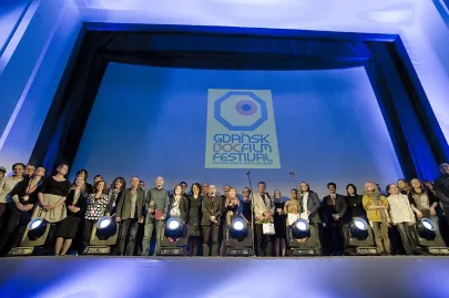 zdjęcie grupowe uczestników, laureatów, gości i wolontariuszy