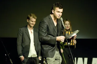 Marcin Wrona czyta werdykt jury