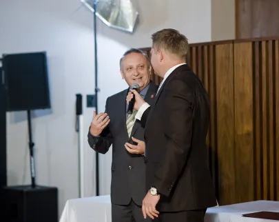 Prof. dr hab. Janusz Moryś Rektor GUMED-u wielbiciel ciężkiego brzmienia