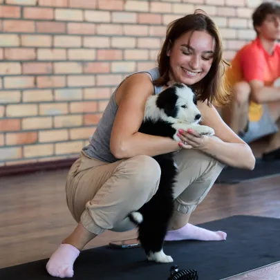 Puppy joga - joga ze szczeniakami. Zwierzęta pozbawiane wody i