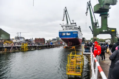 Wodowanie statku rybackiego Hákon w Karstensen Shipyard Poland