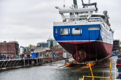 Wodowanie statku rybackiego Hákon w Karstensen Shipyard Poland