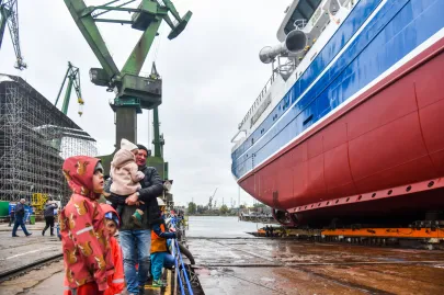 Wodowanie statku rybackiego Hákon w Karstensen Shipyard Poland