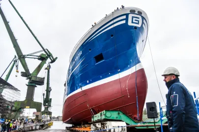 Wodowanie statku rybackiego Hákon w Karstensen Shipyard Poland