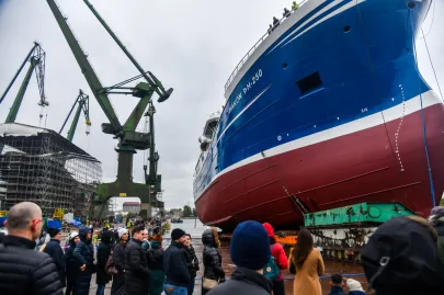 Wodowanie statku rybackiego Hákon w Karstensen Shipyard Poland