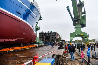 Wodowanie statku rybackiego Hákon w Karstensen Shipyard Poland
