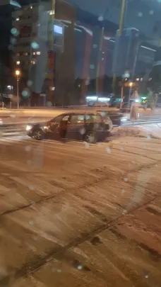 Zderzenie auta z tramwajem na Chłopskiej