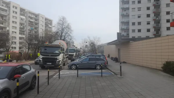 "Korek smrodu i hałasu"