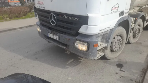 "Korek smrodu i hałasu"