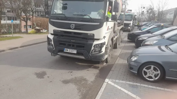 "Korek smrodu i hałasu"
