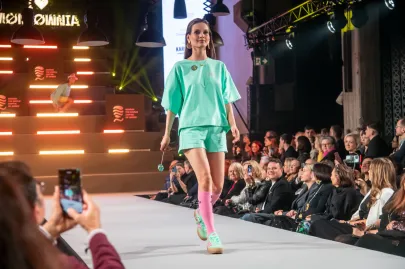 Pokaz mody oraz gala wręczenia nagród Amberif Vibes w ramach wydarzenia Amberif Spring 2024 w Food Hall Montownia