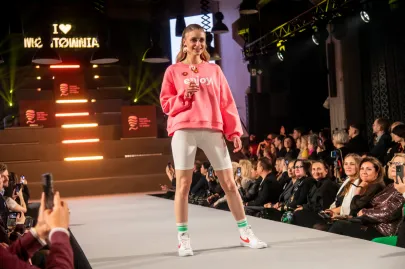 Pokaz mody oraz gala wręczenia nagród Amberif Vibes w ramach wydarzenia Amberif Spring 2024 w Food Hall Montownia