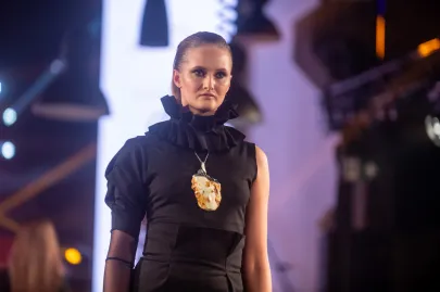 Pokaz mody oraz gala wręczenia nagród Amberif Vibes w ramach wydarzenia Amberif Spring 2024 w Food Hall Montownia