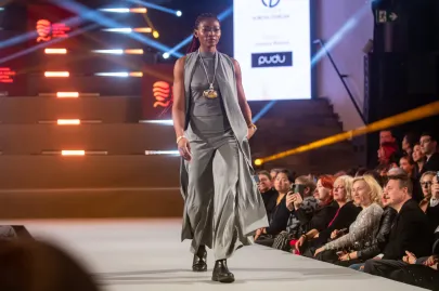 Pokaz mody oraz gala wręczenia nagród Amberif Vibes w ramach wydarzenia Amberif Spring 2024 w Food Hall Montownia