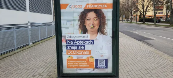 Obklejony przystanek w Gdyni