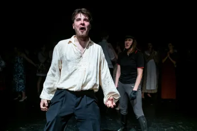 Wesele - spektakl Teatru OFF Junior na scenie Kameralnej Teatru Muzycznego w Gdyni