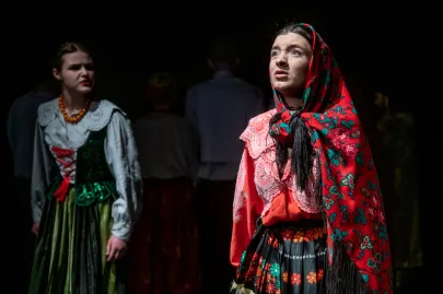 Wesele - spektakl Teatru OFF Junior na scenie Kameralnej Teatru Muzycznego w Gdyni