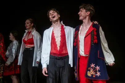 Wesele - spektakl Teatru OFF Junior na scenie Kameralnej Teatru Muzycznego w Gdyni