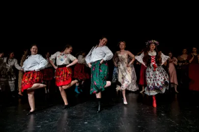 Wesele - spektakl Teatru OFF Junior na scenie Kameralnej Teatru Muzycznego w Gdyni
