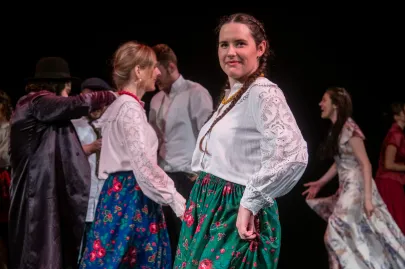 Wesele - spektakl Teatru OFF Junior na scenie Kameralnej Teatru Muzycznego w Gdyni