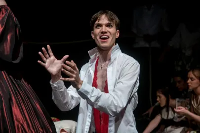 Wesele - spektakl Teatru OFF Junior na scenie Kameralnej Teatru Muzycznego w Gdyni