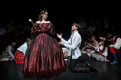 Wesele - spektakl Teatru OFF Junior na scenie Kameralnej Teatru Muzycznego w Gdyni