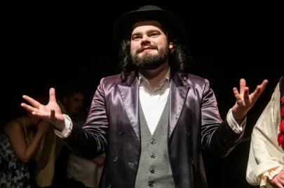 Wesele - spektakl Teatru OFF Junior na scenie Kameralnej Teatru Muzycznego w Gdyni