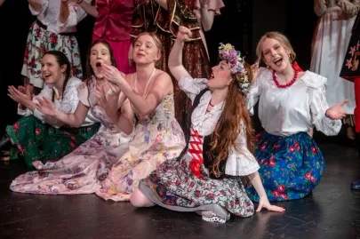 Wesele - spektakl Teatru OFF Junior na scenie Kameralnej Teatru Muzycznego w Gdyni