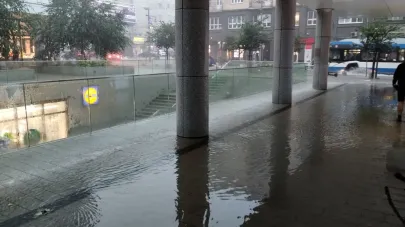 Okolica Lidla na Świętojańskiej w Gdyni zalana