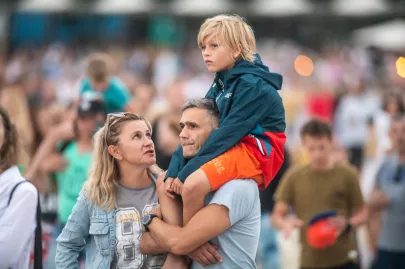 Sobota na Red Bull Konkurs Lotów - pokaz lotniczy i koncert IGO