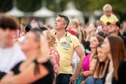 Sobota na Red Bull Konkurs Lotów - pokaz lotniczy i koncert IGO