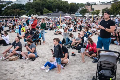 Sobota na Red Bull Konkurs Lotów - pokaz lotniczy i koncert IGO