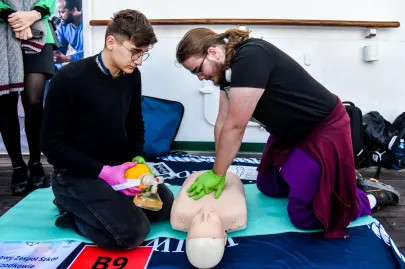 Statek z Sercem -  bicie rekordu w liczbie osób jednocześnie wykonujących RKO
