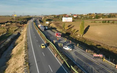 Karambol - slużby usuwają auta