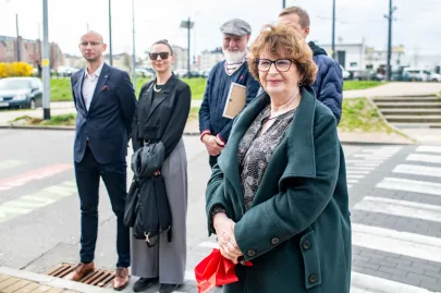 Oficjalne odsłonięcie muralu z wizerunkiem śp. Aleksandra Doby na budynku Morskiej Szkoły Podstawowej w Gdańsku