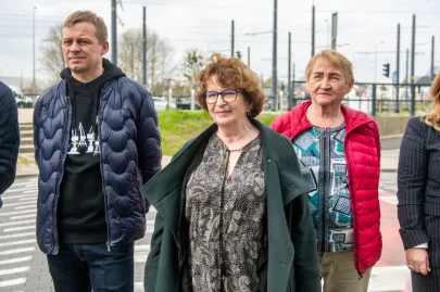 Oficjalne odsłonięcie muralu z wizerunkiem śp. Aleksandra Doby na budynku Morskiej Szkoły Podstawowej w Gdańsku