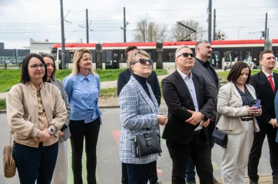 Oficjalne odsłonięcie muralu z wizerunkiem śp. Aleksandra Doby na budynku Morskiej Szkoły Podstawowej w Gdańsku
