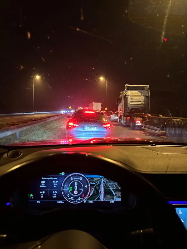 Stoimy na S7 za węzłem port w stronę S6