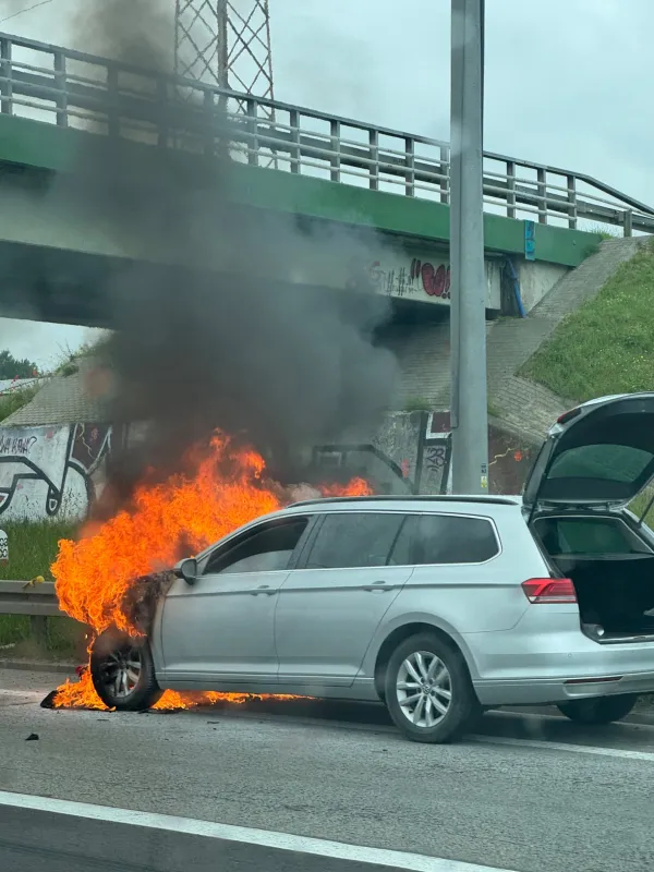 Pali się auto na obwodnicy na wysokości Selgrosa