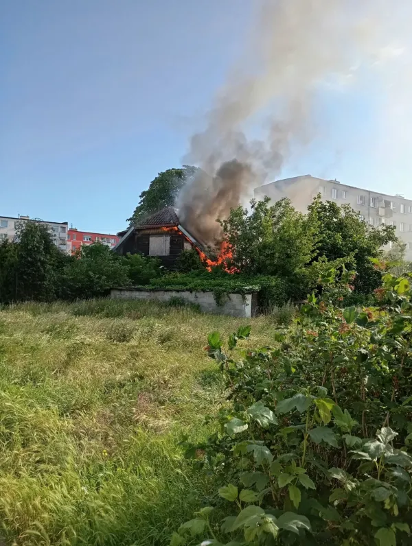 Pożar domku drewnianego Stogi