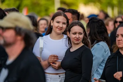 Wolność jest kobietą: Doda, Kasia Lins
