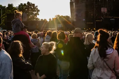 Wolność jest kobietą: Doda, Kasia Lins