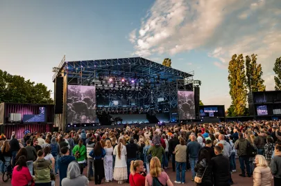 Wolność jest kobietą: Doda, Kasia Lins