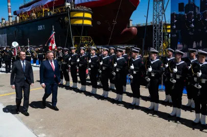 Wodowanie okrętu im. Jerzego Różyckiego w stoczni Remontowa Shipbuilding.