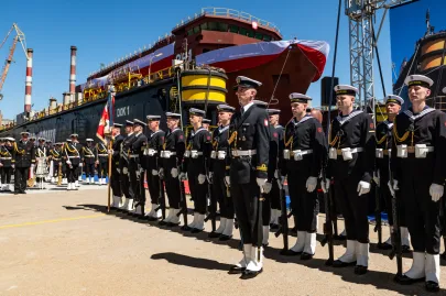 Wodowanie okrętu im. Jerzego Różyckiego w stoczni Remontowa Shipbuilding.
