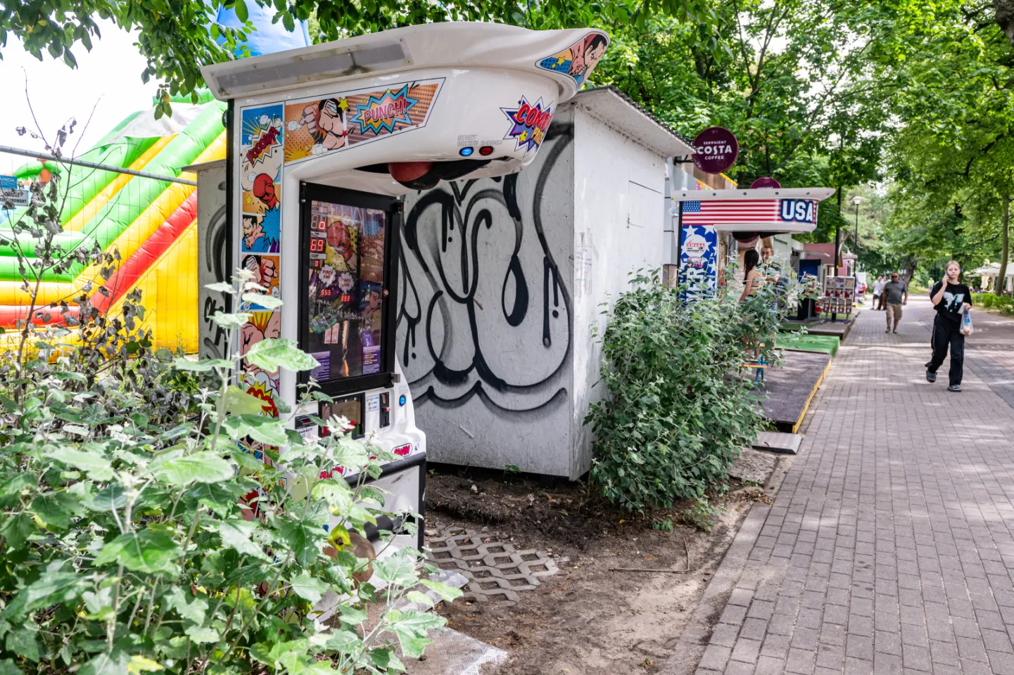 Handel na straganach przy plażach Trójmiasta
