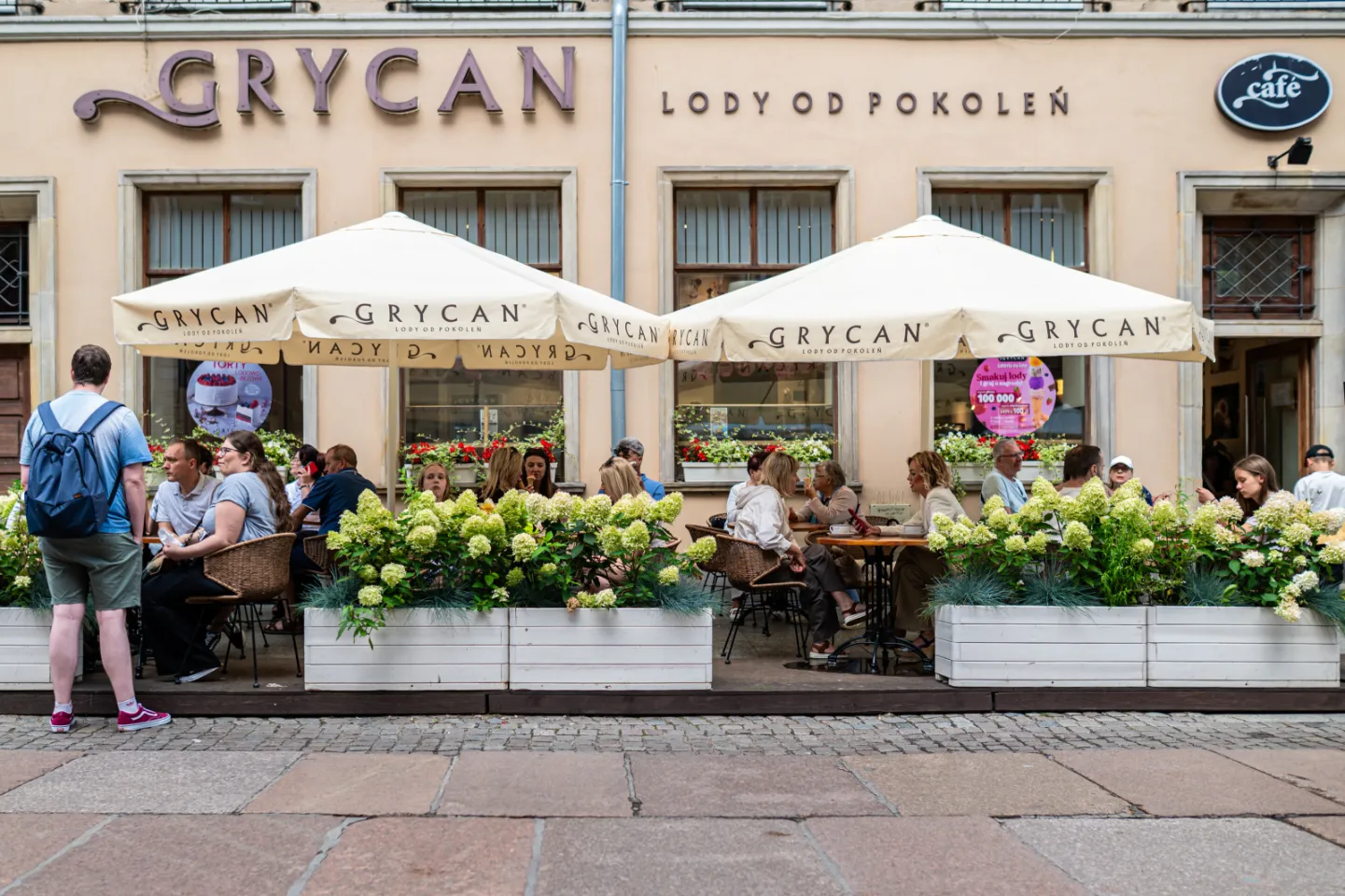 Gdańskie ogródki gastronomiczne pełne kwiatów
