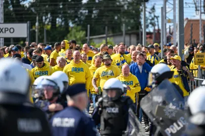 Kibice Lechii Gdańsk i Arki Gdynia w drodze na derby Trójmiasta