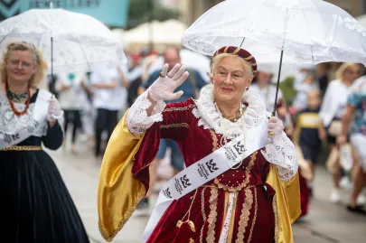 Bursztynowa parada na ulicach Gdańska