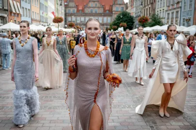 Bursztynowa parada na ulicach Gdańska